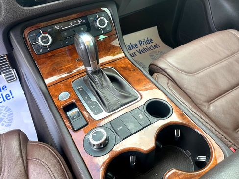 Used 2012 Volkswagen Touareg Hybrid image 31