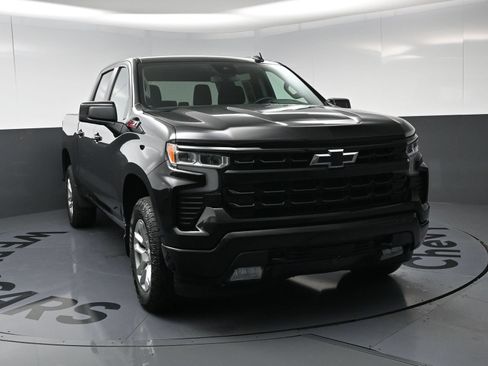 Used 2024 Chevrolet Silverado 1500 RST w/ Z71 Off-Road Package AWD/4WD image 3