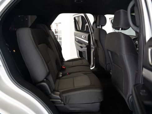 Used 2017 Ford Explorer XLT FWD image 19