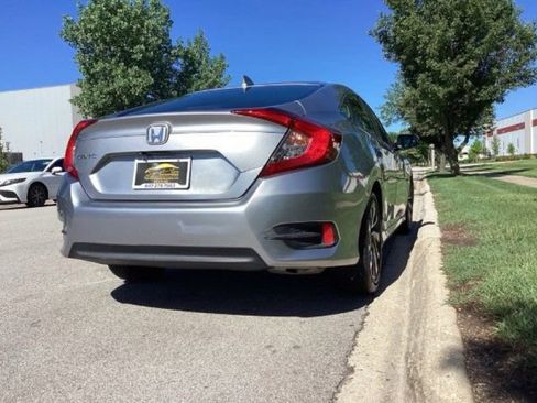 Used 2017 Honda Civic EX image 4