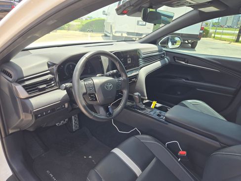 Used 2025 Toyota Camry Hybrid FWD image 12