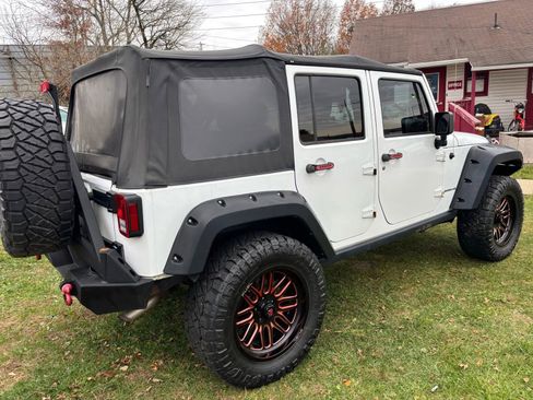 Used 2016 Jeep Wrangler Unlimited Sahara image 5