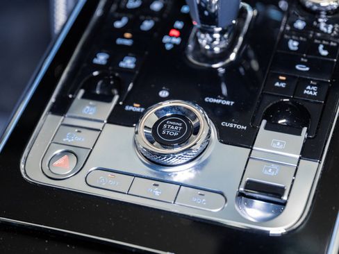 Certified 2024 Bentley Flying Spur V8 AWD/4WD image 50