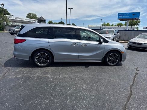 Used 2022 Honda Odyssey Elite image 5