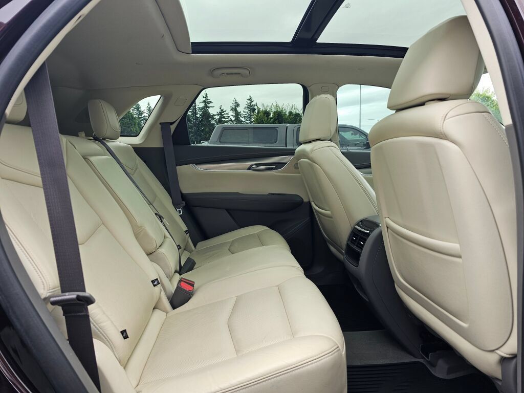 Used 2018 Cadillac XT5 Premium Luxury AWD/4WD image 12