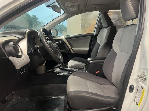 Used 2015 Toyota RAV4 XLE FWD image 28