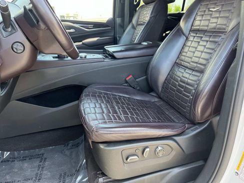 Used 2022 Cadillac Escalade Premium Luxury Platinum AWD/4WD image 25