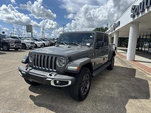 Used 2020 Jeep Gladiator Overland image 3