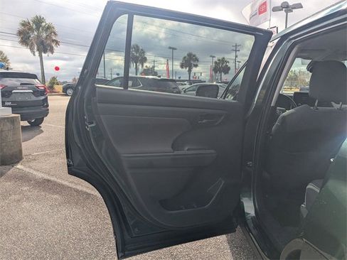 Certified 2024 Toyota Highlander LE image 24