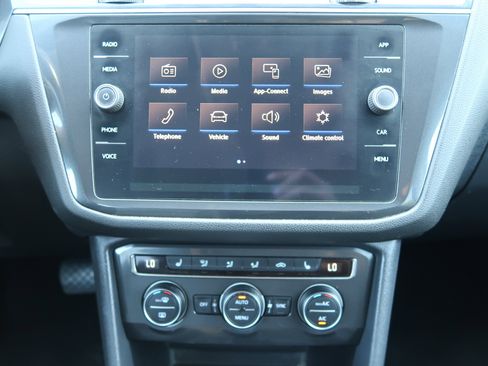 Used 2018 Volkswagen Tiguan SEL image 16