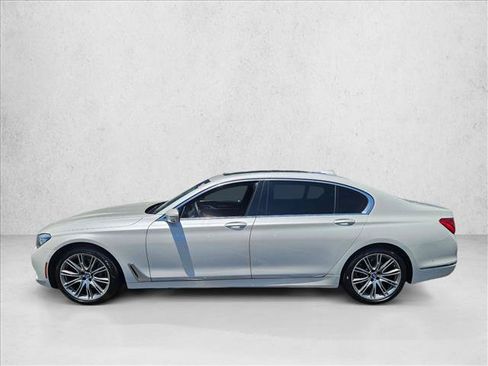 Used 2018 BMW 740i RWD image 9