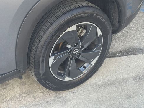 Used 2025 Nissan Rogue SV image 32