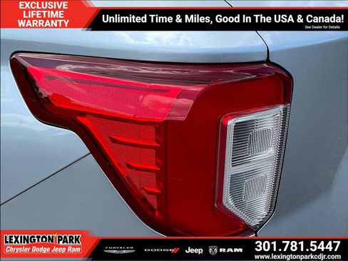 Used 2023 Ford Explorer XLT AWD/4WD image 22