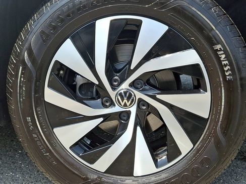 Certified 2026 Volkswagen Tiguan S AWD/4WD image 9