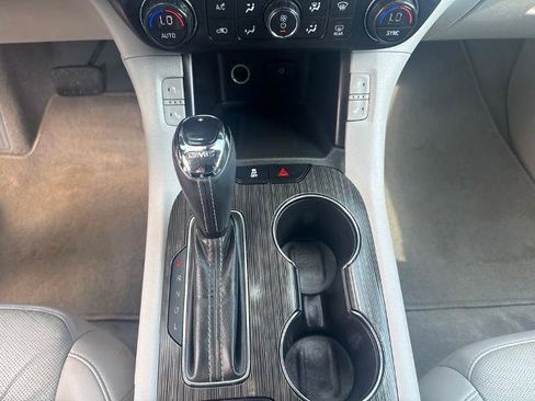 Used 2017 GMC Acadia SLT FWD image 21