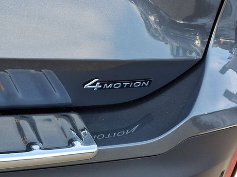 Certified 2025 Volkswagen Tiguan SE image 31