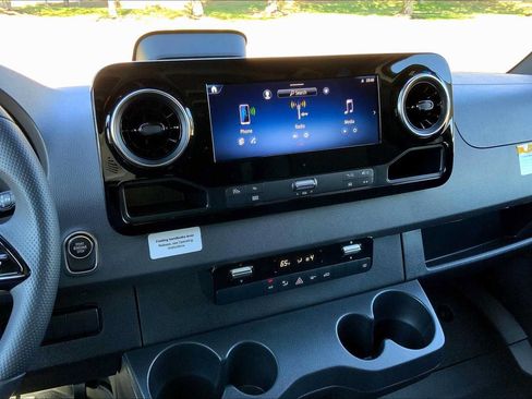 Used 2026 Mercedes-Benz Sprinter 2500 image 6