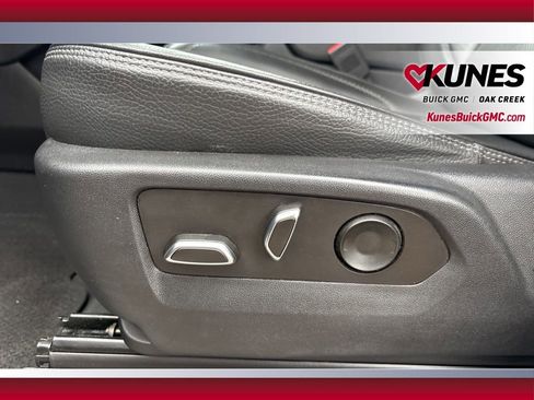 Used 2023 GMC Yukon XL Denali image 13