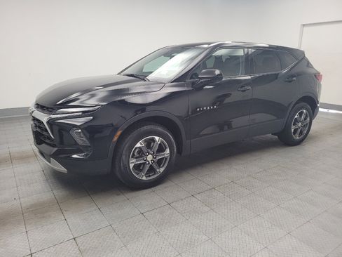 Used 2025 Chevrolet Blazer LT FWD image 2