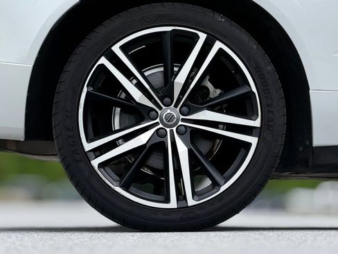 Used 2019 Volvo XC60 T5 R-Design w/ Protection Package Premier FWD image 20