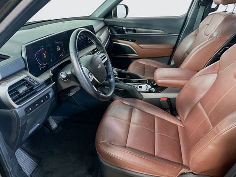 Used 2023 Kia Telluride EX w/ EX Captain's Chair Package image 12