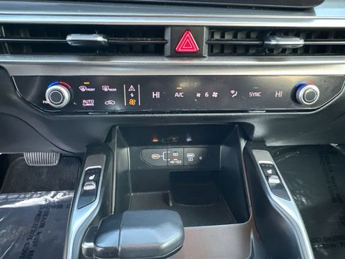 Used 2024 Kia Sorento S image 24