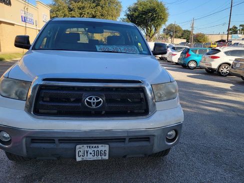 Used 2012 Toyota Tundra 4x4 CrewMax image 2