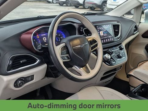 Used 2019 Chrysler Pacifica Limited image 13
