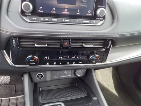 Used 2021 Nissan Rogue SV image 6