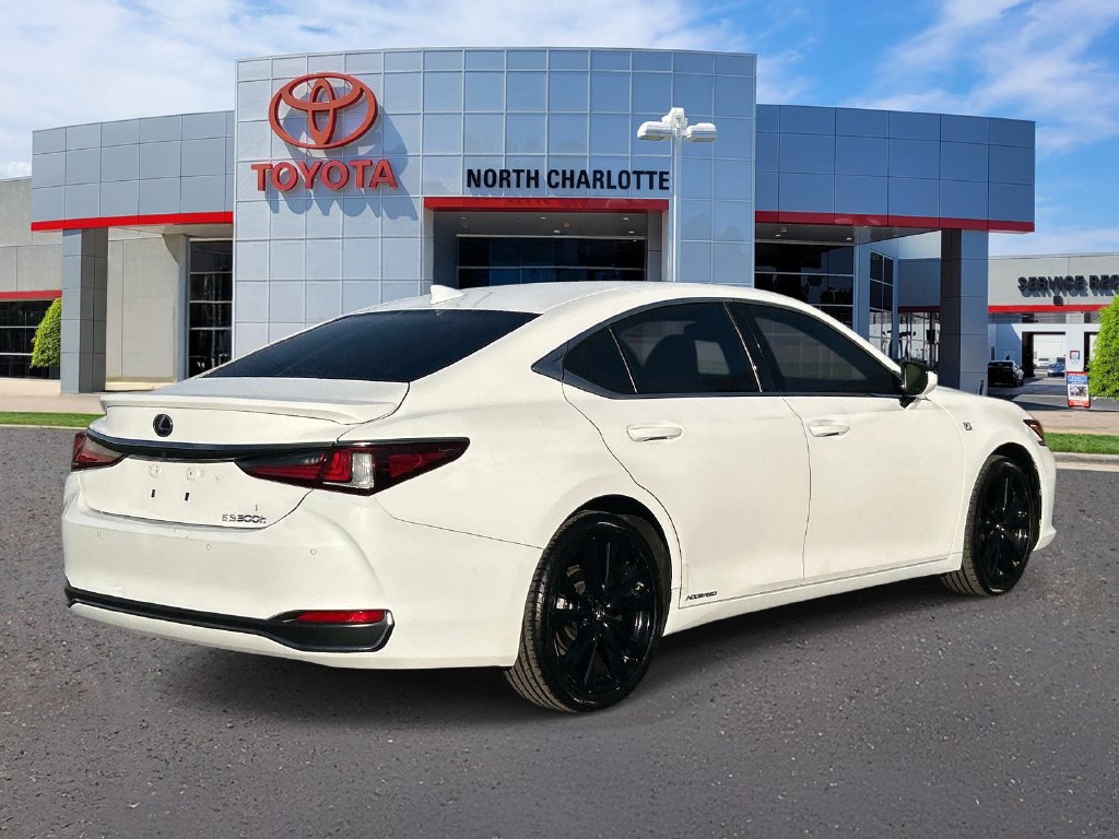 Used 2022 Lexus ES 300h F Sport w/ Accessory Package 2 FWD image 8