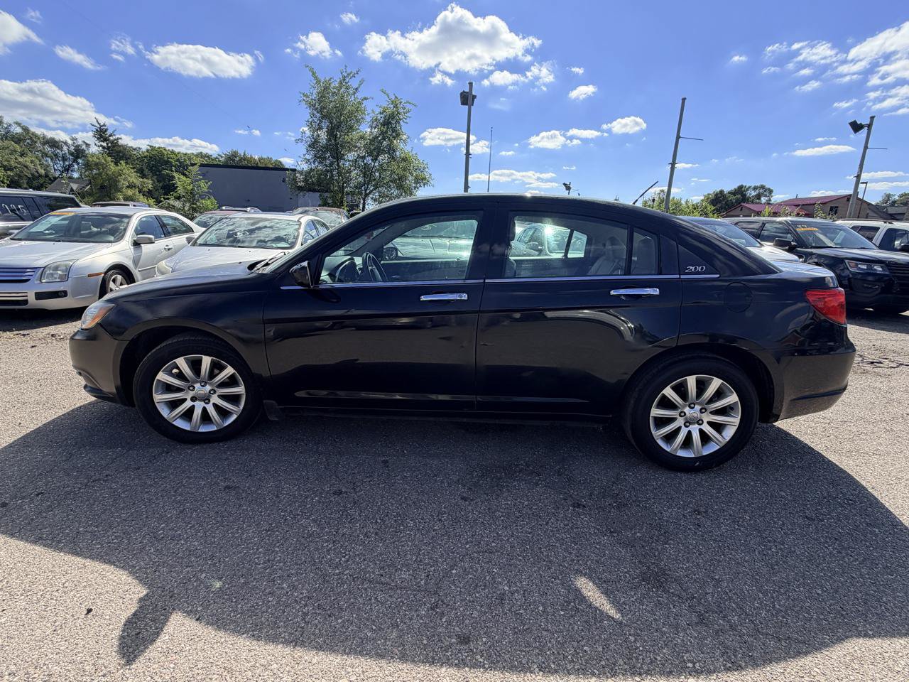 Used 2013 Chrysler 200 Limited FWD image 2