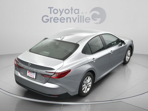 Used 2025 Toyota Camry LE FWD image 15