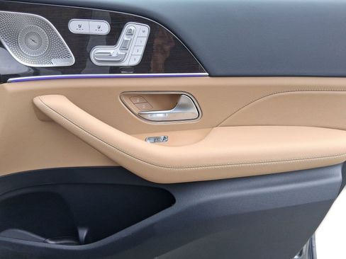 Used 2025 Mercedes-Benz GLS 450 4MATIC image 31