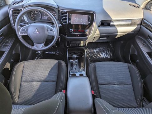 Used 2020 Mitsubishi Outlander ES image 13