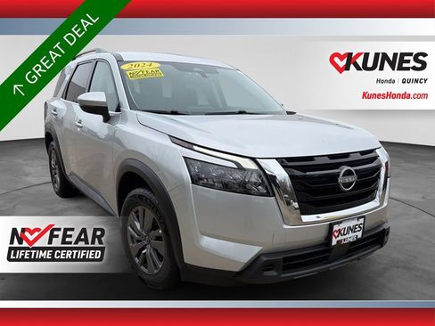Used 2024 Nissan Pathfinder SV FWD image 1