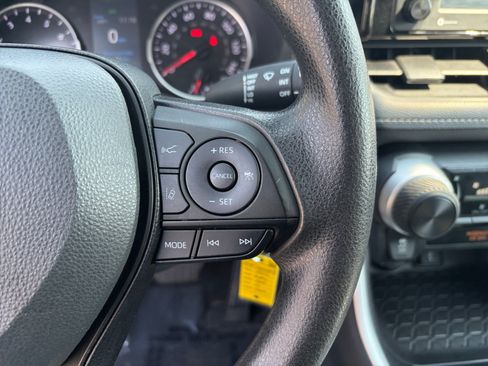 Certified 2022 Toyota RAV4 LE AWD/4WD image 15