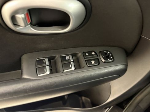 Used 2017 Kia Soul FWD image 24