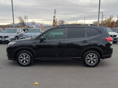 Used 2023 Subaru Forester Premium image 9