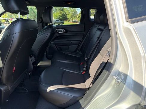 Used 2025 Jeep Compass Trailhawk AWD/4WD image 12