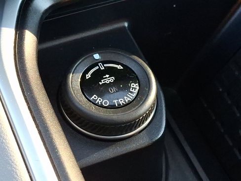 Used 2025 Ford Expedition Active image 30