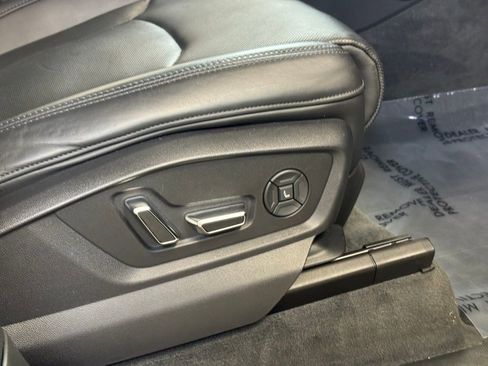 Used 2019 Audi Q8 Prestige w/ Luxury Package image 31