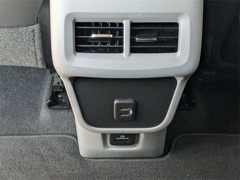 Used 2022 GMC Terrain SLT image 25