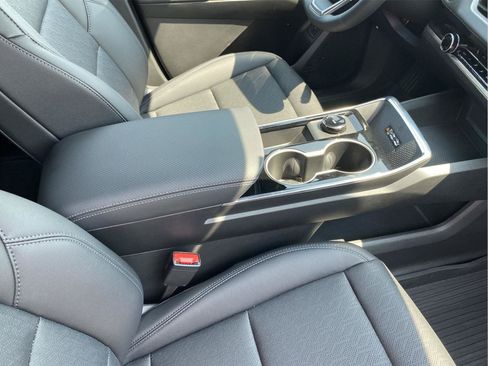 Used 2026 Chevrolet Equinox LT w/ Convenience Package II FWD image 22