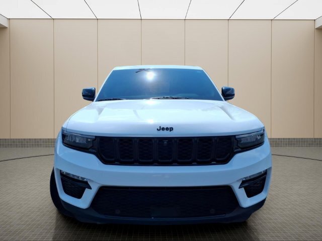 Used 2024 Jeep Grand Cherokee Limited w/ Luxury Tech Group II AWD/4WD image 3