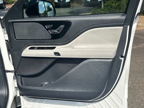 New 2026 Lincoln Aviator AWD image 16