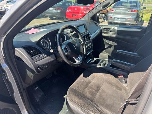 Used 2015 Dodge Grand Caravan SXT w/ Blacktop Package FWD image 9