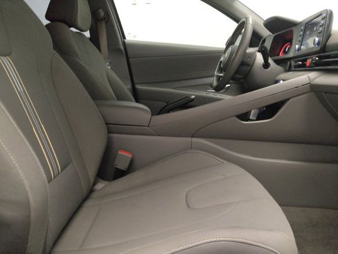 Used 2025 Hyundai Elantra Sport FWD image 21
