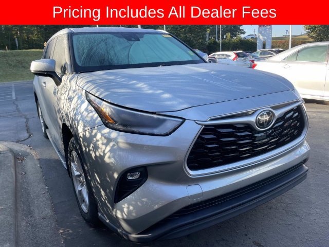 Used 2021 Toyota Highlander LE AWD/4WD image 11