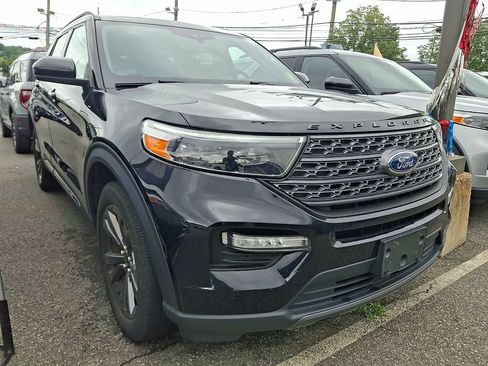 Used 2023 Ford Explorer XLT w/ Equipment Group 202A AWD/4WD image 3