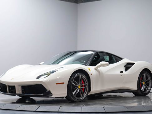 Used 2016 Ferrari 488 GTB RWD image 2